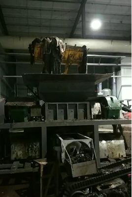 젤라틴을 만들기 위해 스테인리스 스틸 소피, 양피, 돼지피를 자르는 기계